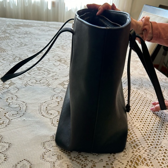 Black Kate Spade Tote 10 x 15 - Picture 2 of 4